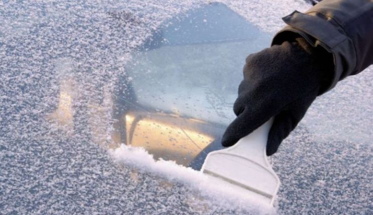 Kā saudzīgāk tīrīt - skrāpēšana, ķīmija, birstes?